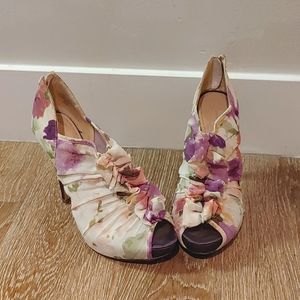 Floral fashion heels - size 8